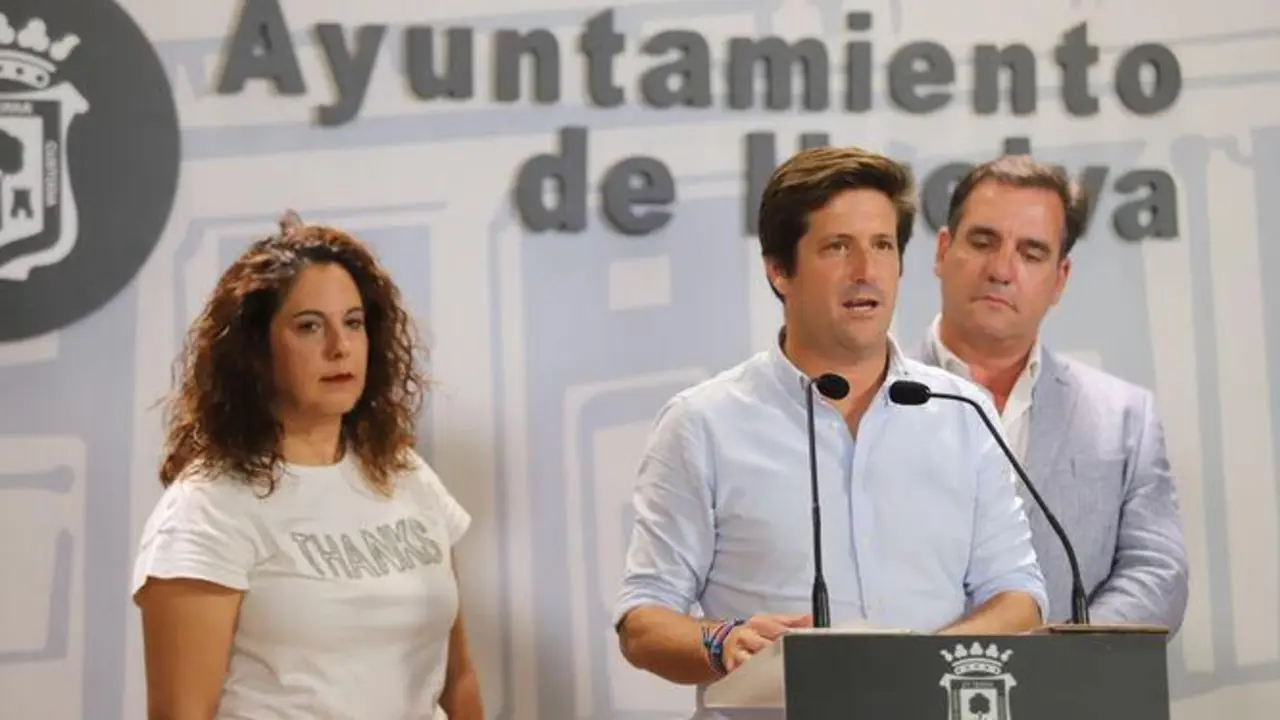 Garc&iacute;a de Longoria junto a su grupo de Cs. - VH