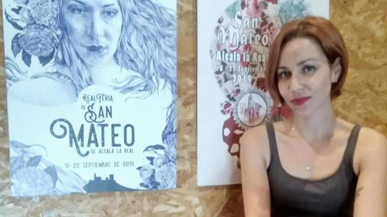 Itziar Barrios, junto a dos de sus obras.  - 