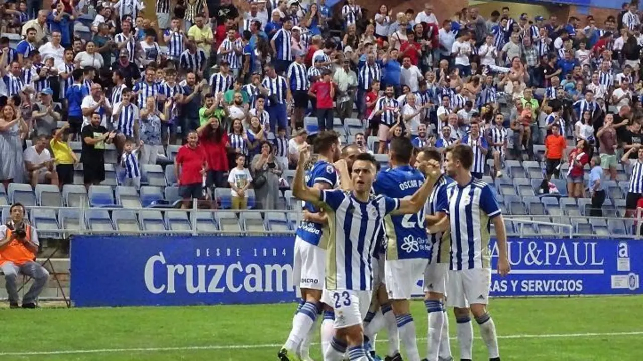 El Recre celebra un gol en el Colombino. - TENOR