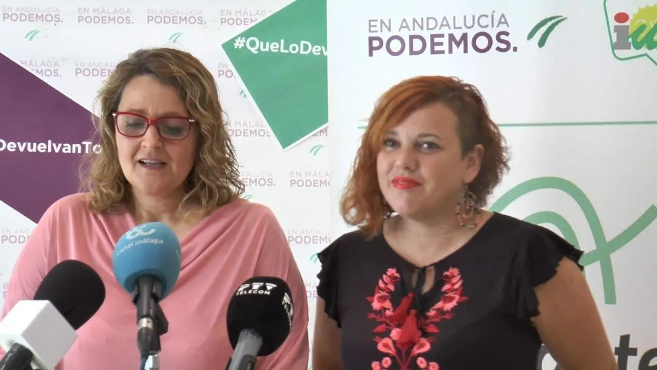  Lourdes Ant&oacute;n (i), del sindicato de Trabajadores de Autoescuelas del Sur (Sitaes) y la parlamentaria andaluza de Adelante Vanessa Garc&iacute;a. - vm