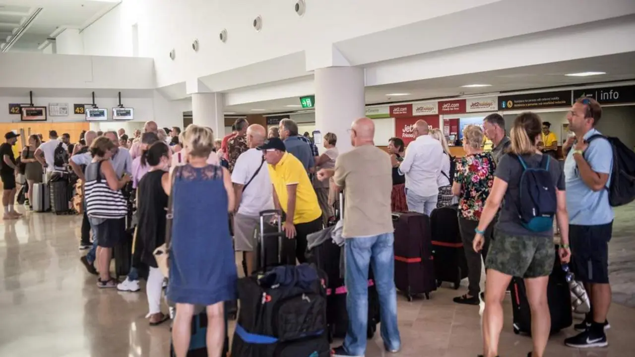 Pasajeros afectados en Espa&ntilde;a por la quiebra.  - EFE