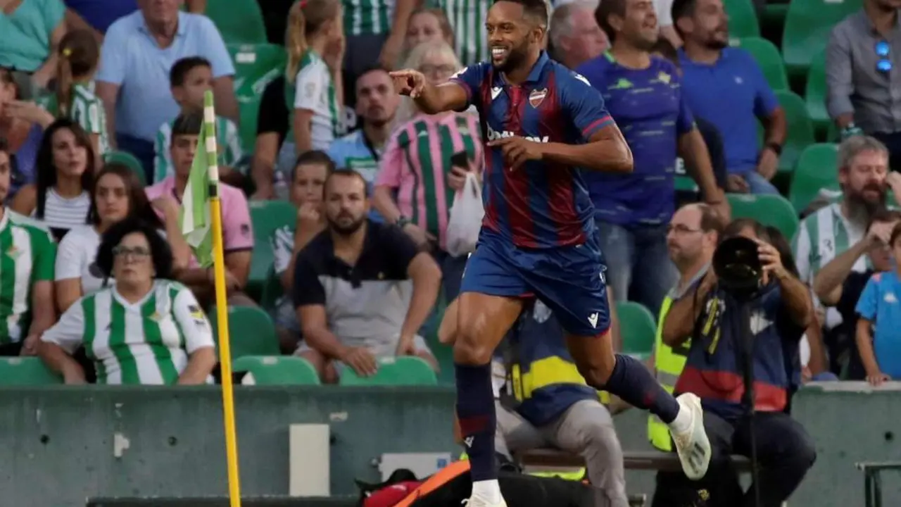 Loren lidera la remontada (Betis 3 - Levante 1)