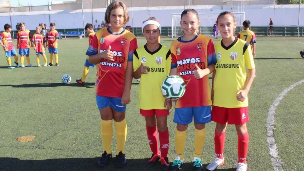 Carmen, Triana, Sheila y Daniela, las cuatro f&eacute;minas que afrontaron este encuentro - Ra&uacute;l J. Bustillos