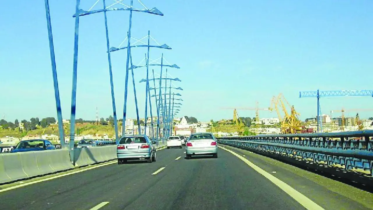 Tr&aacute;fico en el Puente del Odiel - VH