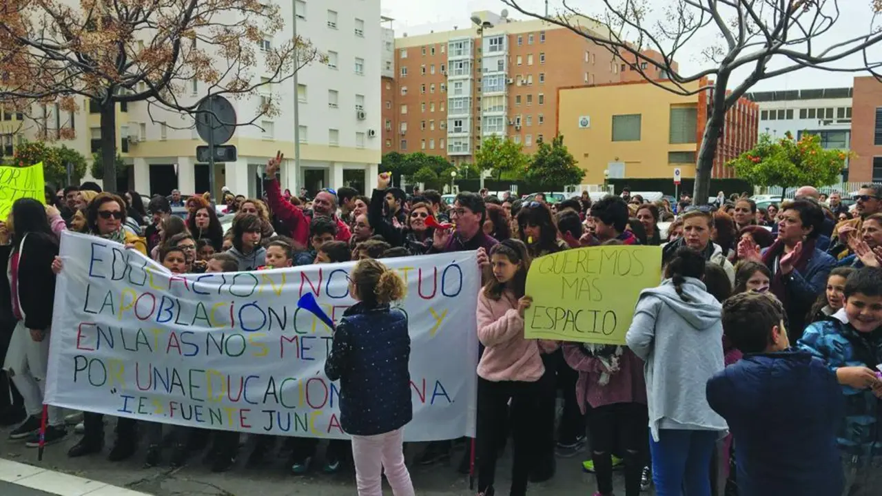 Protesta de padres y alumnos. - SILITO