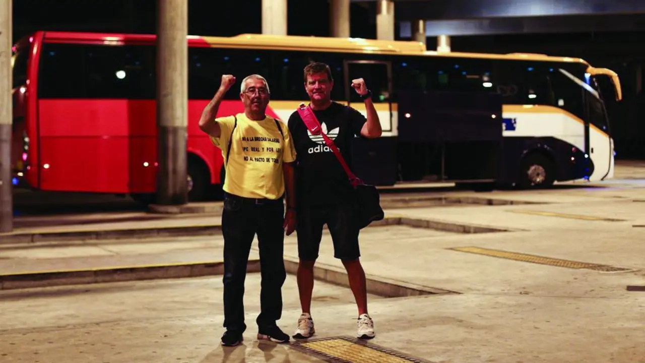 Los dos pensionistas en la Estaci&oacute;n de Autobuses de Jerez.  - Oliverio Ruiz