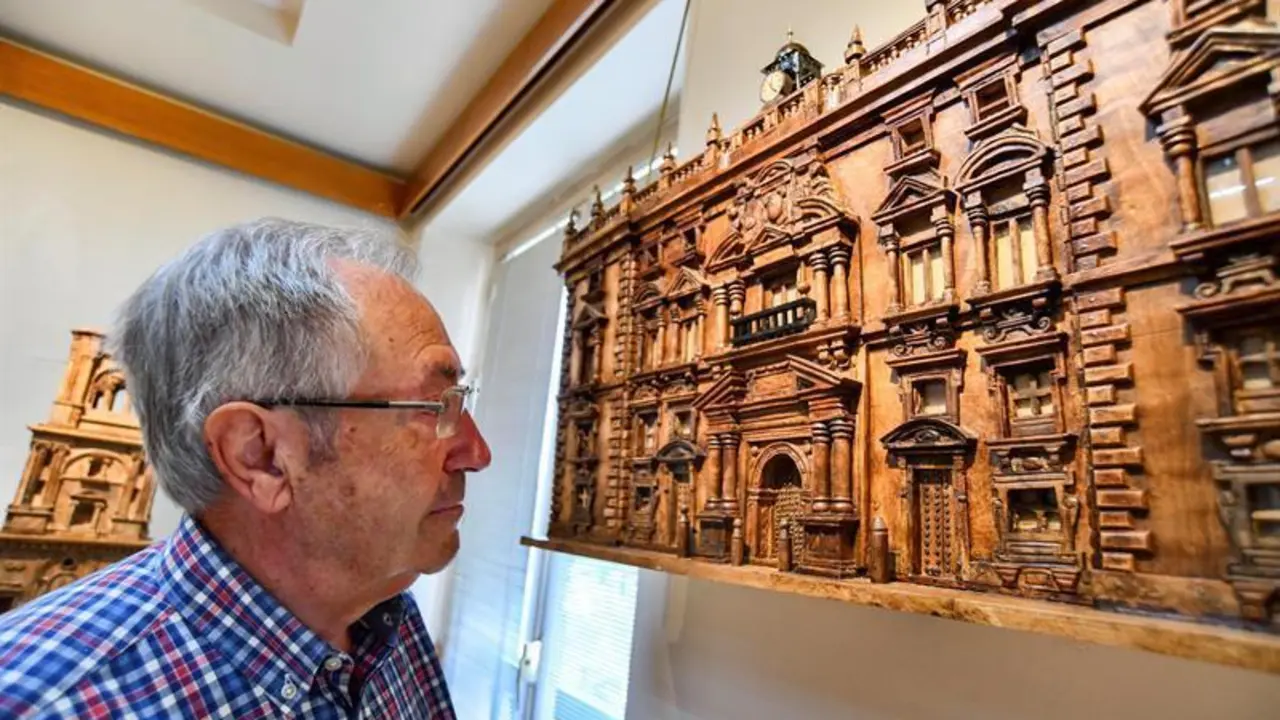 Una exposici&oacute;n repasa el patrimonio de Granada con r&eacute;plicas de madera