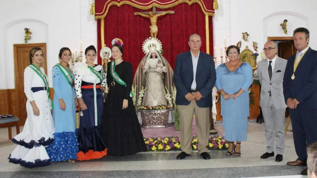 Mercedes Saborido con las Misses, Louzao, Lobato y el presidente de la Agrupaci&oacute;n - Ra&uacute;l J. Bustillos