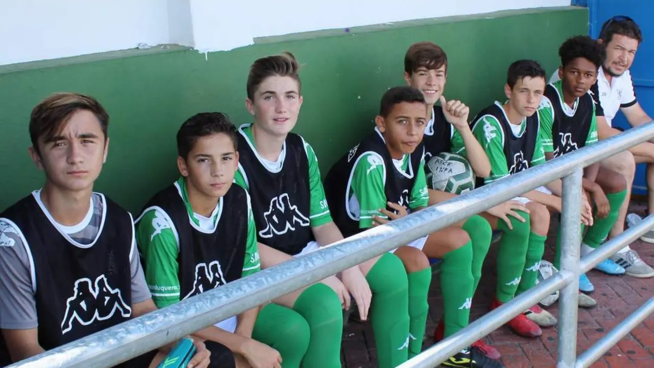 Varios jugadores del equipo infantil A del Atl&eacute;tico Sanluque&ntilde;o - Ra&uacute;l J. Bustillos