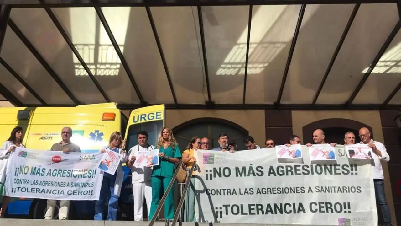 Concentraci&oacute;n de m&eacute;dicos en el Hospital Civil de M&aacute;laga tras la agresi&oacute;n verbal a una doctora. - SMM