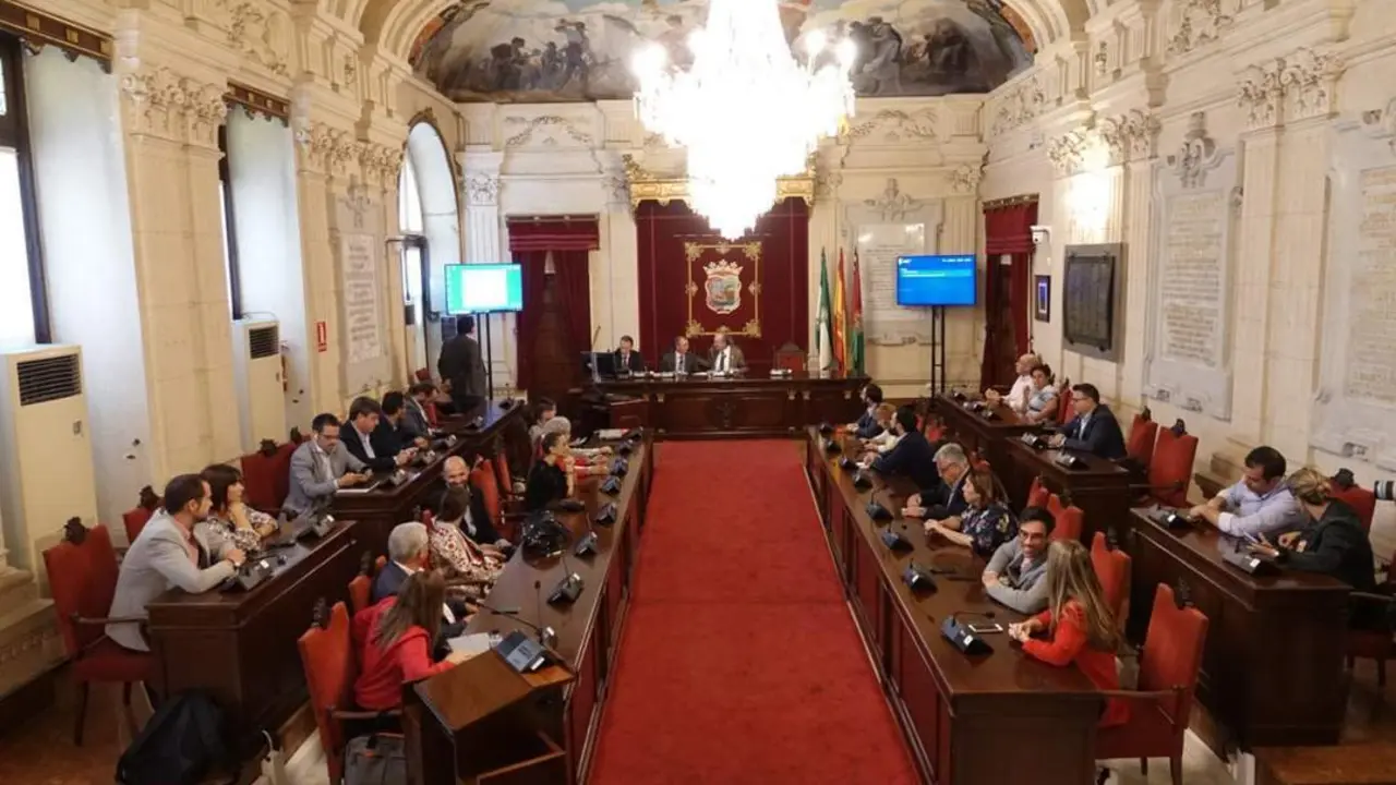 Imagen del Pleno del Ayuntamiento para realizar el sorteo.  - vm