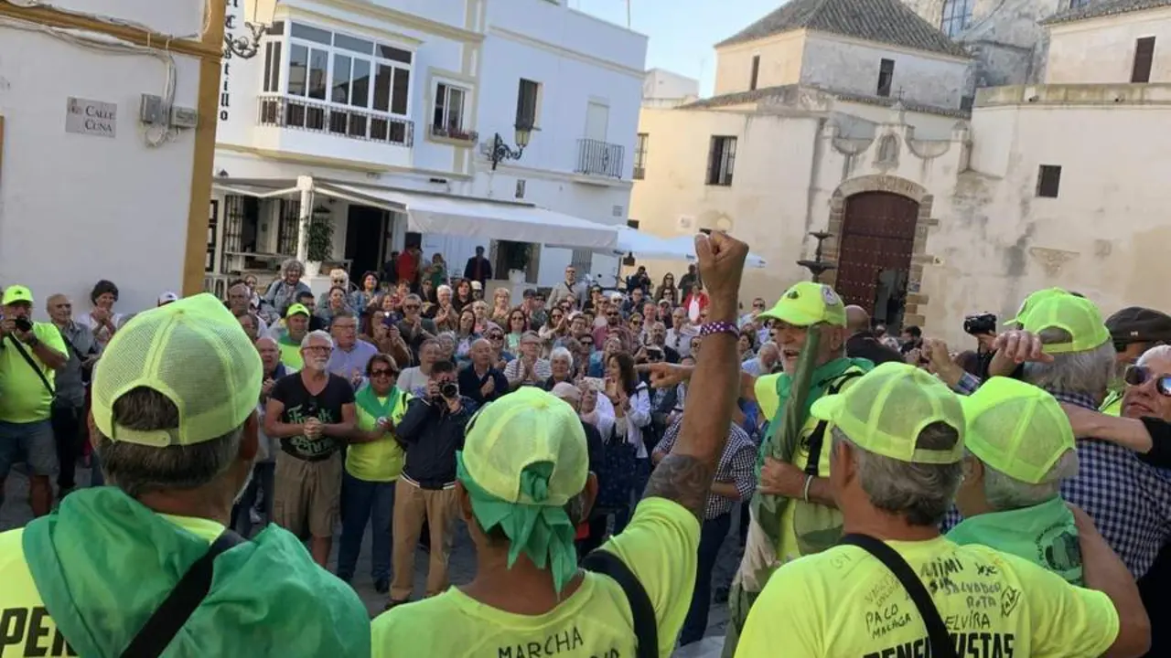 Rota recibe entre aplausos a la Plataforma de Pensionistas