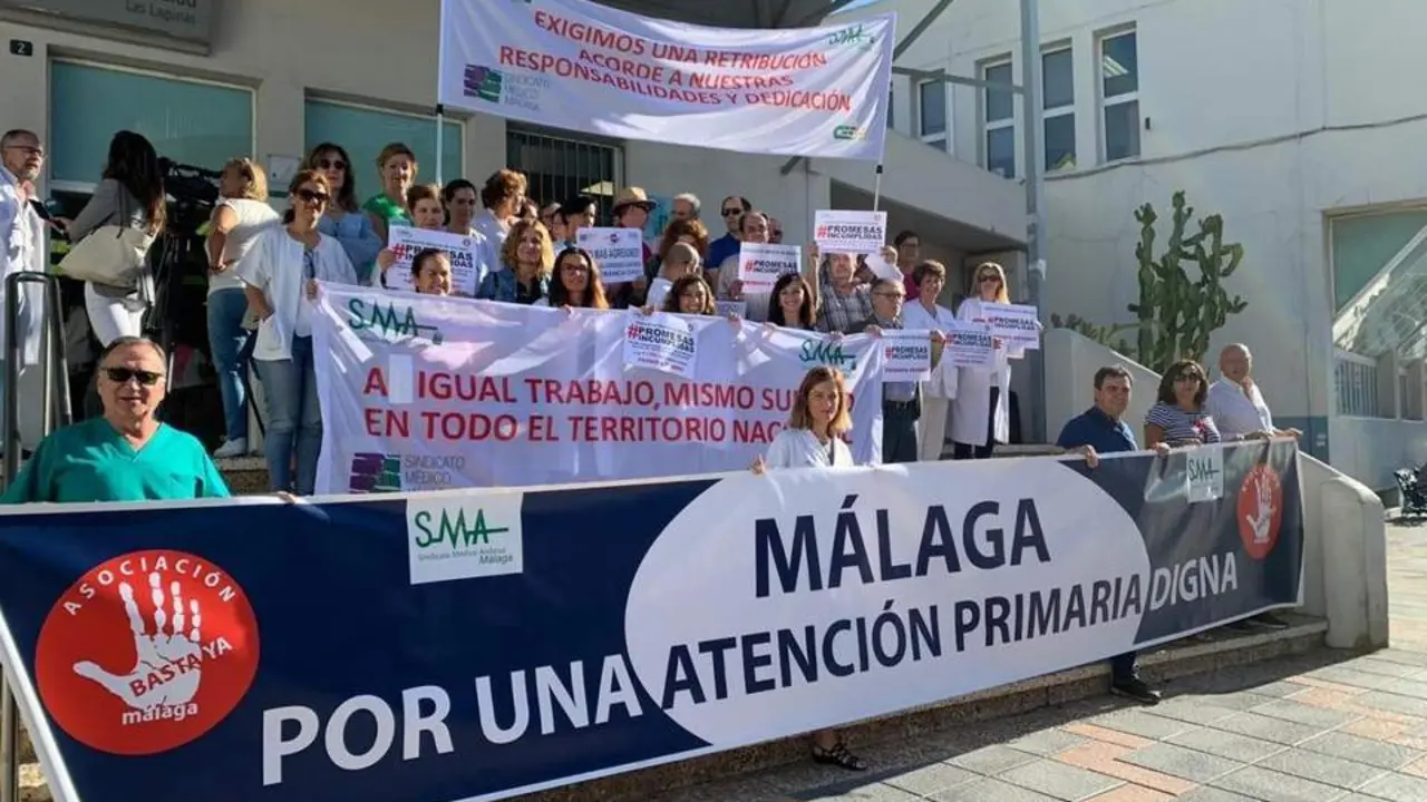 Protesta protagoniza por el SMM y Basta ya. - smm