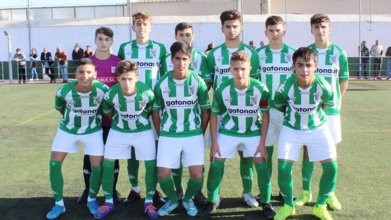 El equipo cadete A del Atl&eacute;tico Sanluque&ntilde;o antes del partido - Ra&uacute;l J. Bustillos
