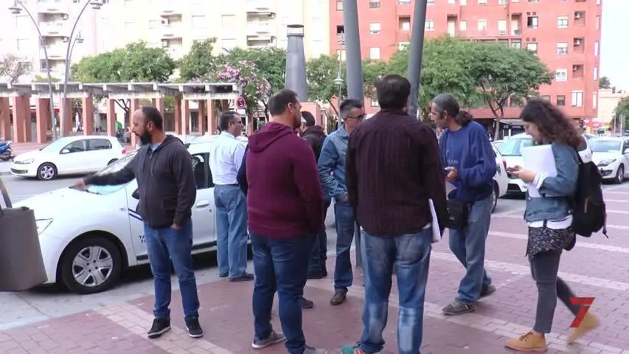 Adelante presenta su ordenanza reguladora de VTC junto a los taxistas