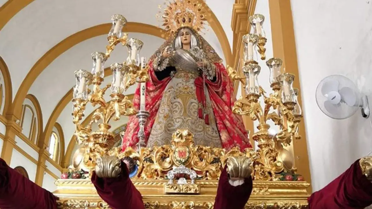 Nuestra Se&ntilde;ora del Amor, entronizada en el paso de Nuestra Se&ntilde;ora del Valle, de Manzanilla. - TRES CA&Iacute;DAS