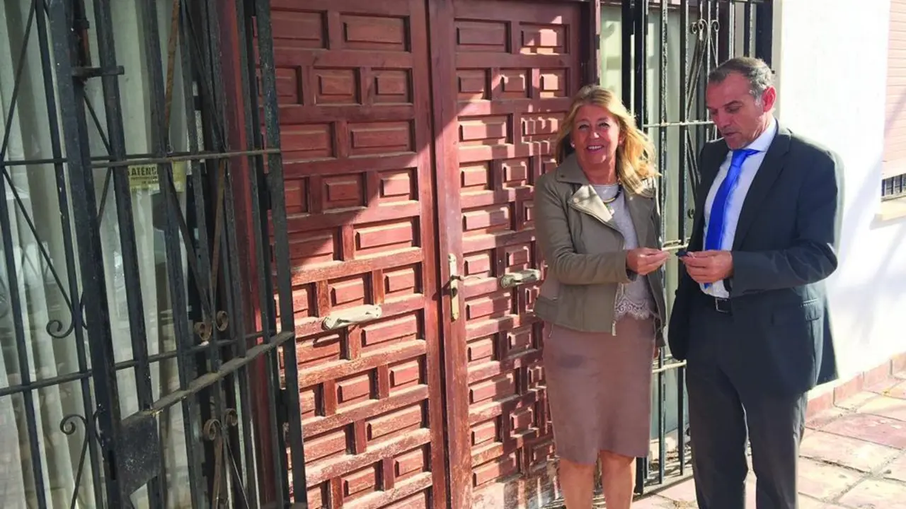 La alcaldesa de Marbella, &Aacute;ngeles Mu&ntilde;oz, junto al presidente de la Mancomunidad occidental, Jos&eacute; Antonio Mena. - VM