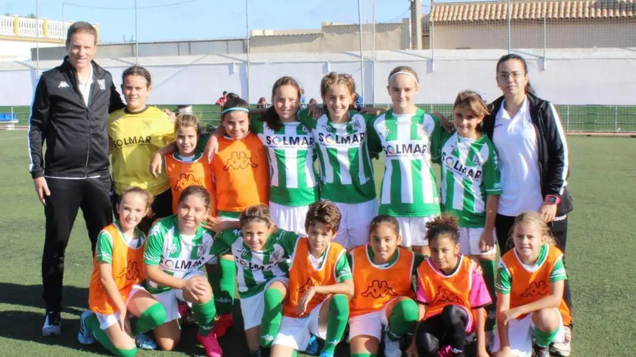 El equipo alev&iacute;n femenino del Atl&eacute;tico Sanluque&ntilde;o - Ra&uacute;l J. Bustillos