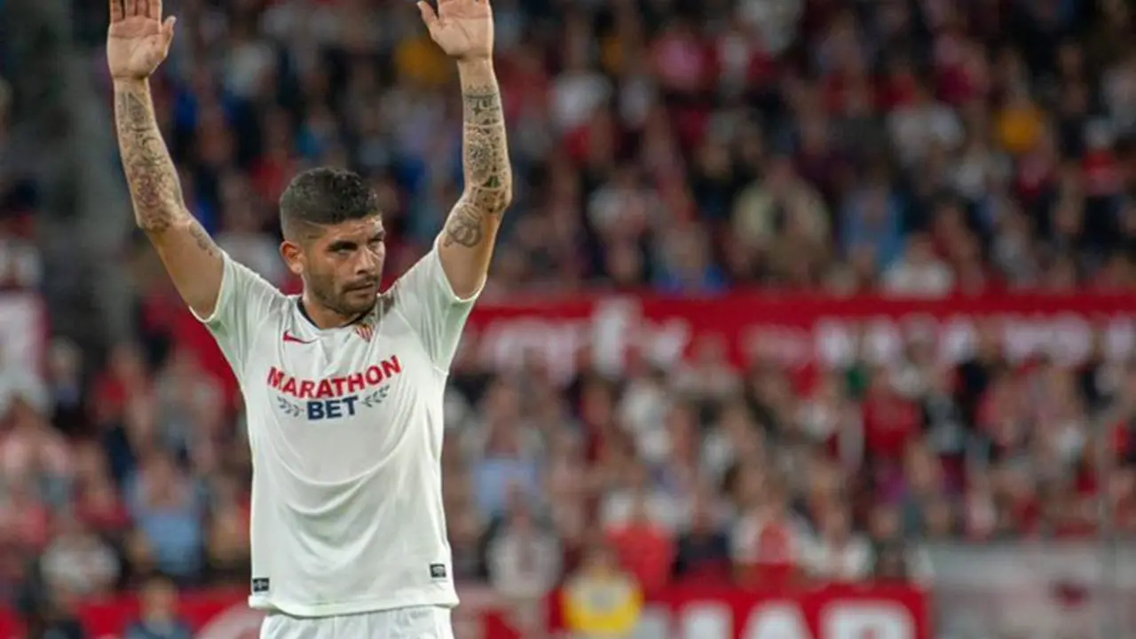 El argentino &Eacute;ver Banega durante el partido contra el Atl&eacute;tico de Madrid de la pasada jornada. - SFC