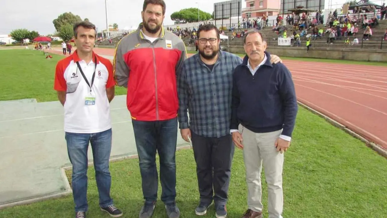 Borja Vivas -el segundo por la izquierda-, visit&oacute; El Picacho hace un a&ntilde;o - Ra&uacute;l J. Bustillos