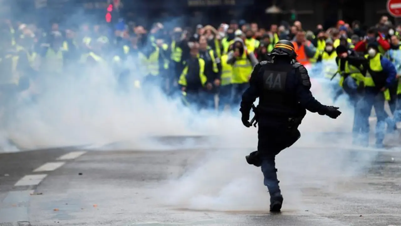 Protesta en Par&iacute;s de los chalecos amarillos. - efe