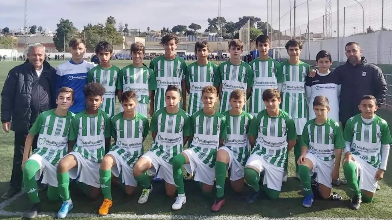 El equipo infantil A del Atl&eacute;tico Sanluque&ntilde;o antes del partido - A. I.