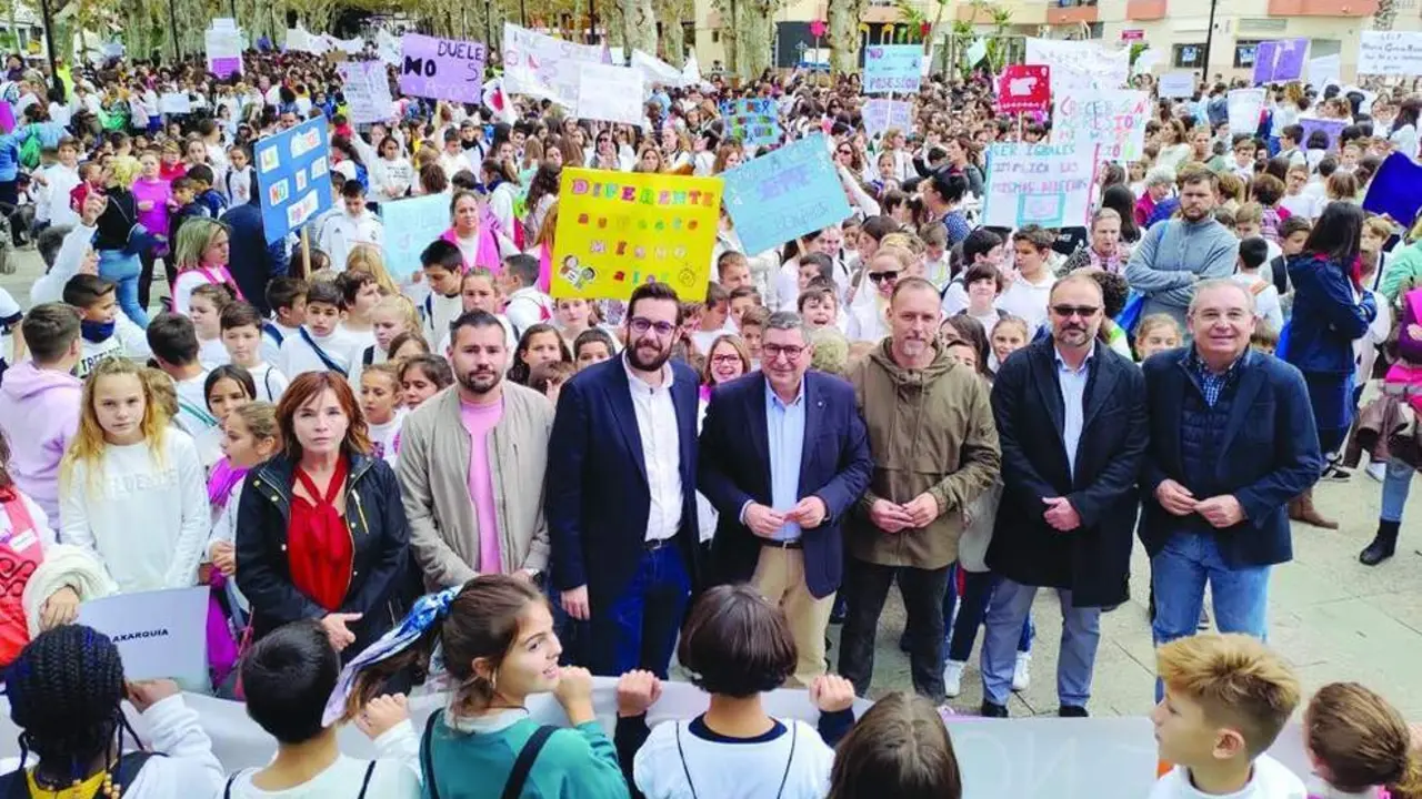 La corporaci&oacute;n municipal particip&oacute; en los actos del 25N en la localidad de V&eacute;lez-M&aacute;laga. - VM