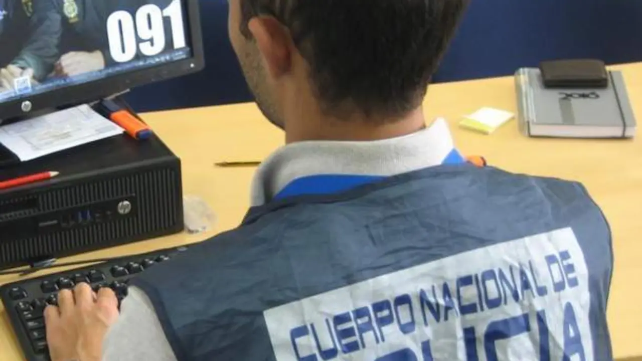 Agente Polic&iacute;a Nacional. - cnp