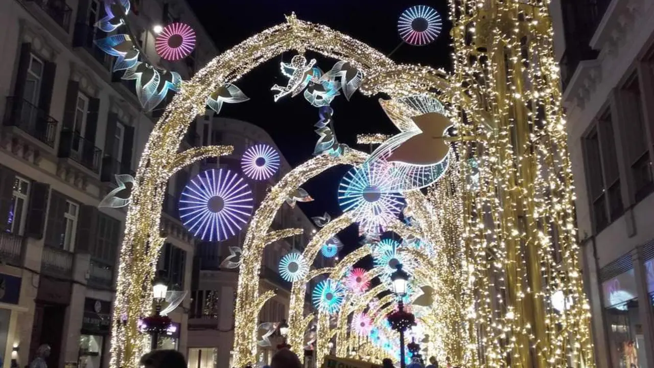 La Navidad ha llegado a M&aacute;laga, el alumbrado ya brilla