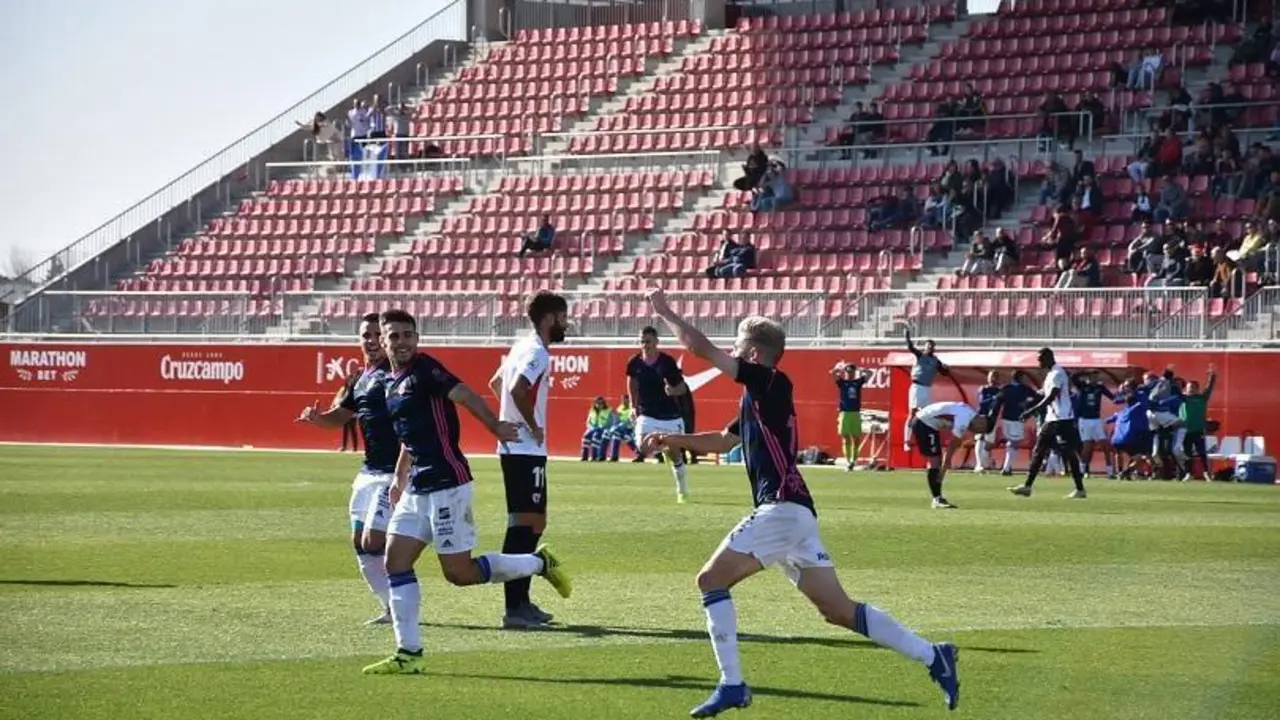 Jugadores del Recreativo celebrando la victoria el pasado fin de semana ante el Sevilla Atl&eacute;tico. - TENOR