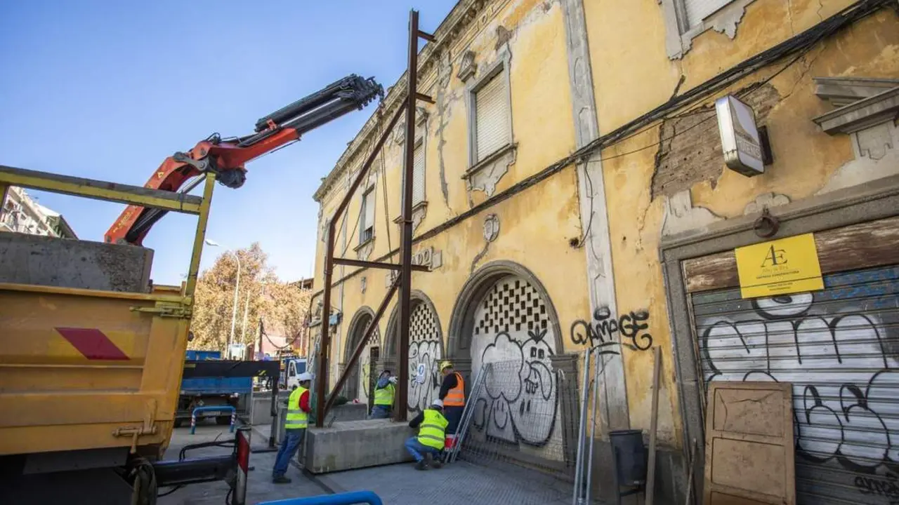 Intervenci&oacute;n en la fachada del antiguo mercado de la Merced. - VH