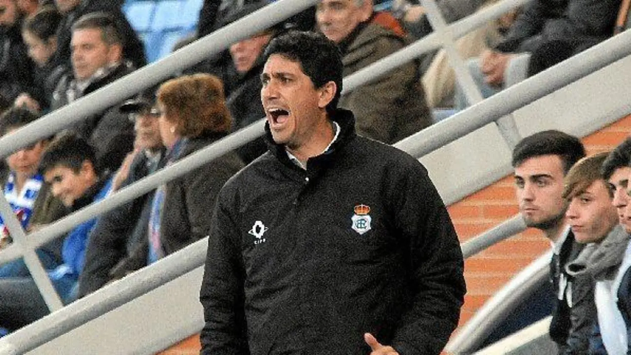 Pav&oacute;n dirigiendo al Recreativo de Huelva en la temporada 2016/17. - TENOR