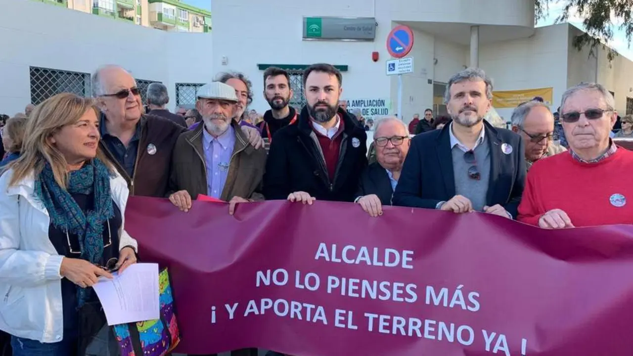 Concentraci&oacute;n para pedir la ampliaci&oacute;n del Centro de Salud de El Palo. - AI