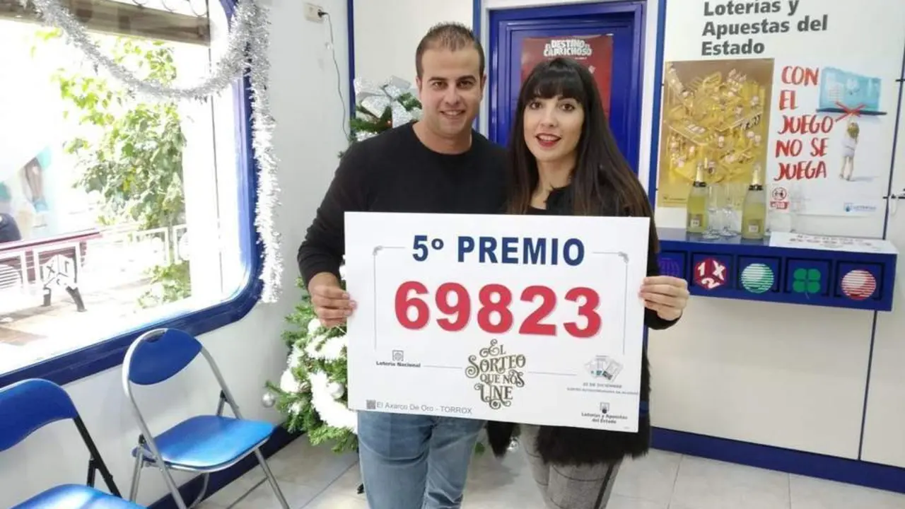 Felices de repartir un quinto premio, - EP