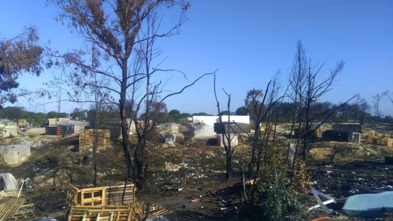 Asentamiento incendiado en Palos. - VH
