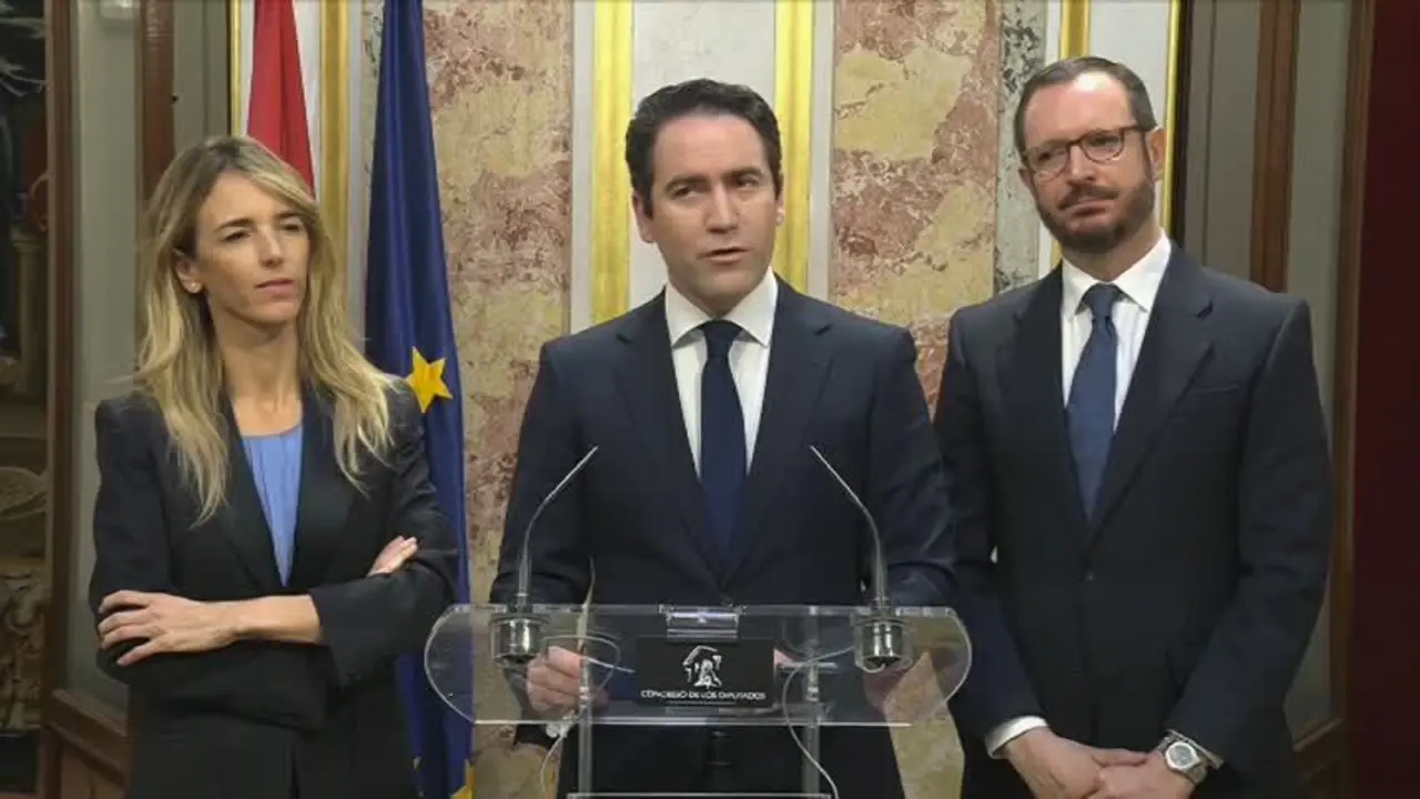 El PP tacha de "anticonstitucional" y "fraude" el discurso de S&aacute;nchez