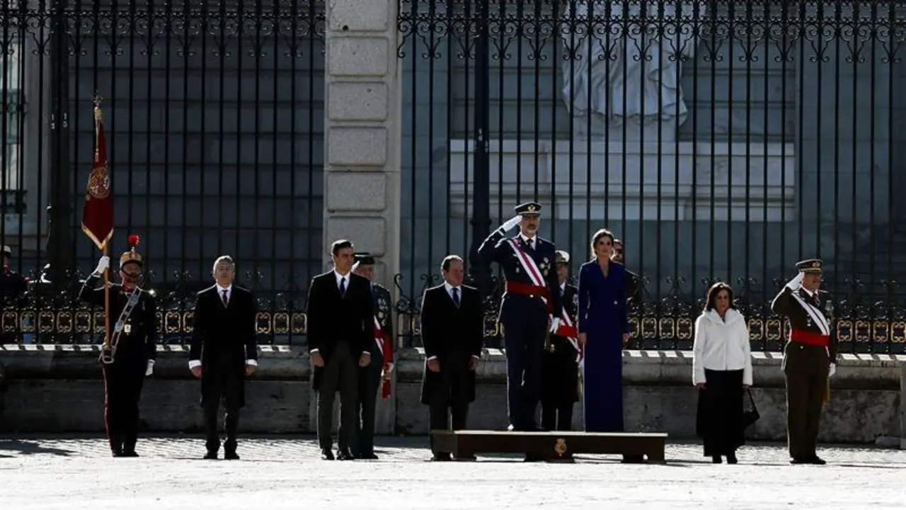 S&aacute;nchez recibe a los reyes en el Palacio Real en la Pascua Militar