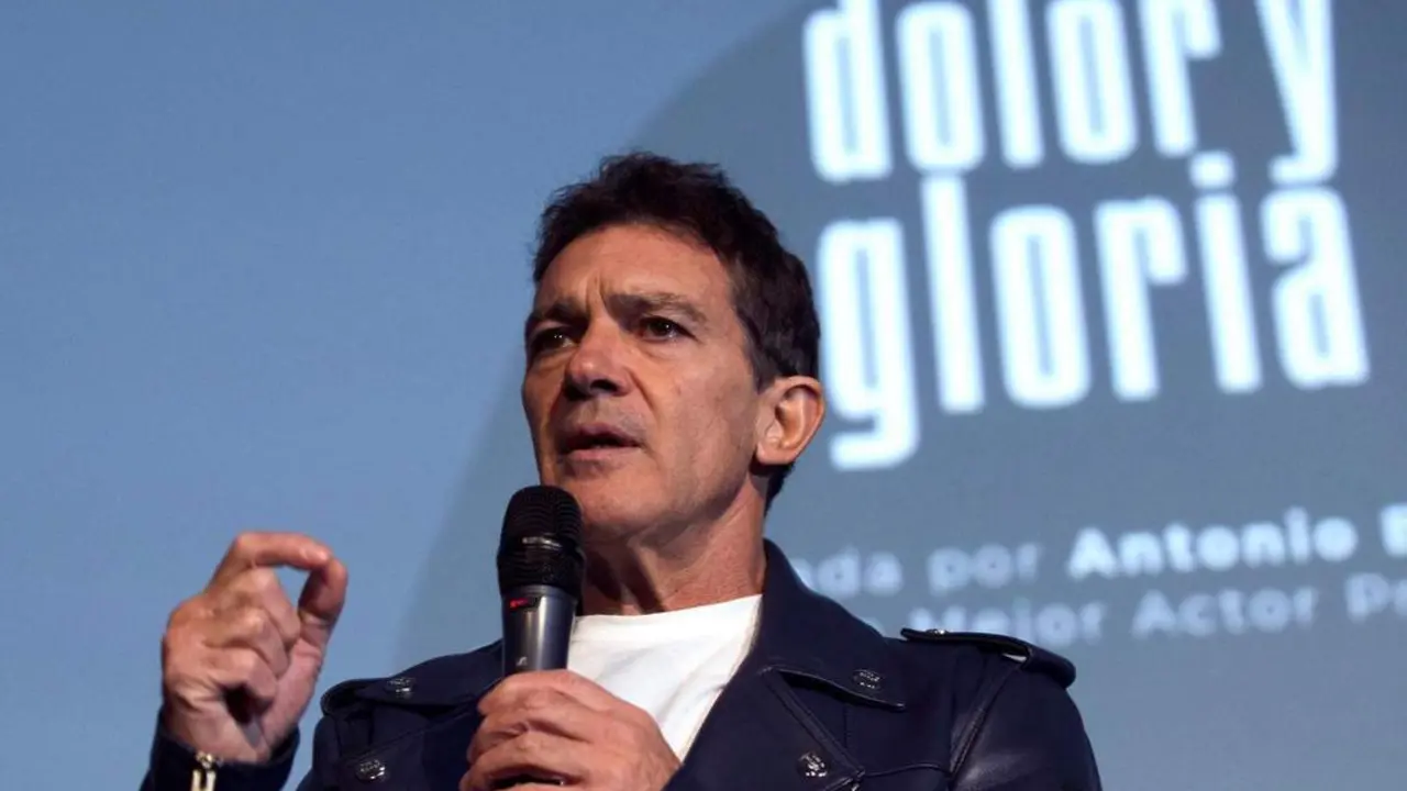 Banderas en un acto en M&aacute;laga. - EFE/Jorge Zapata