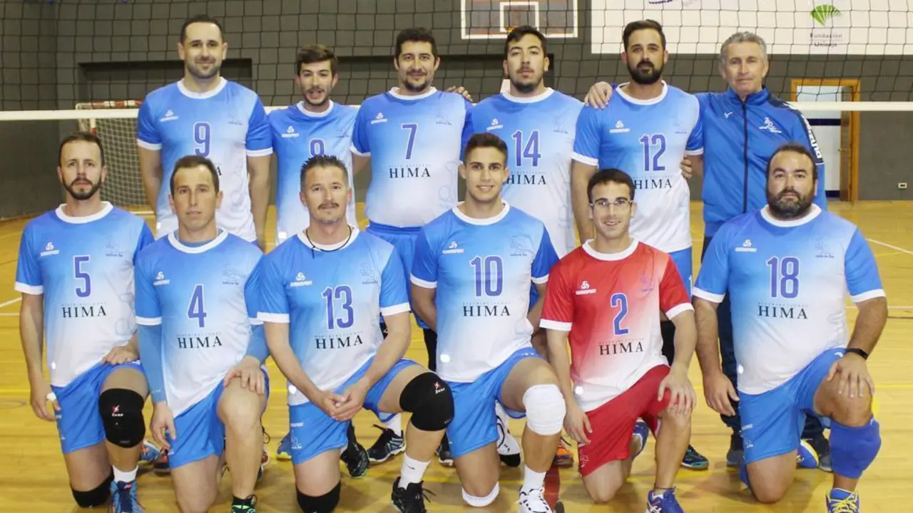 El Adesa 80 de Voleibol antes de enfrentarse al CV Lepe en Sanl&uacute;car - Ra&uacute;l J. Bustillos