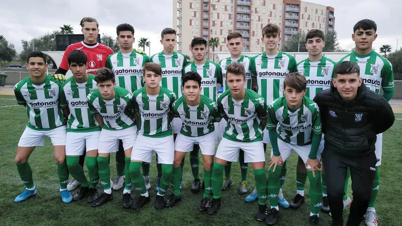 El equipo cadete A del Atl&eacute;tico Sanluque&ntilde;o antes del partido - A. I.