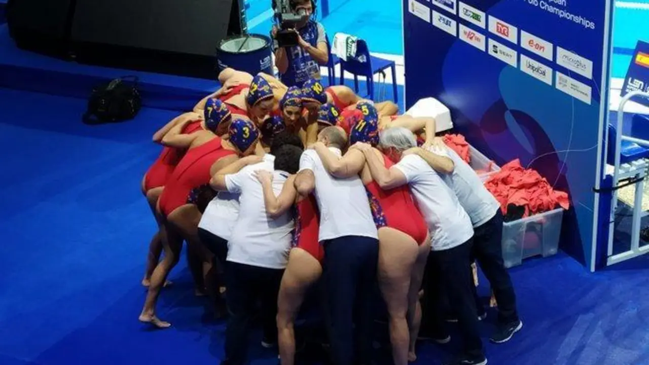 Selecci&oacute;n femenina espa&ntilde;ola de waterpolo. - Twitter @SpainWpFem