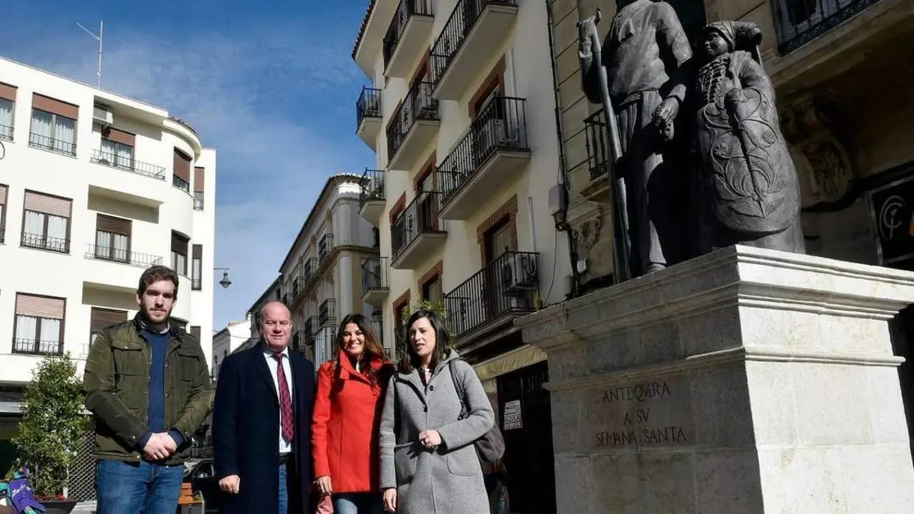 La delegada territorial de Turismo junto con el alcade de Antequera. - AI