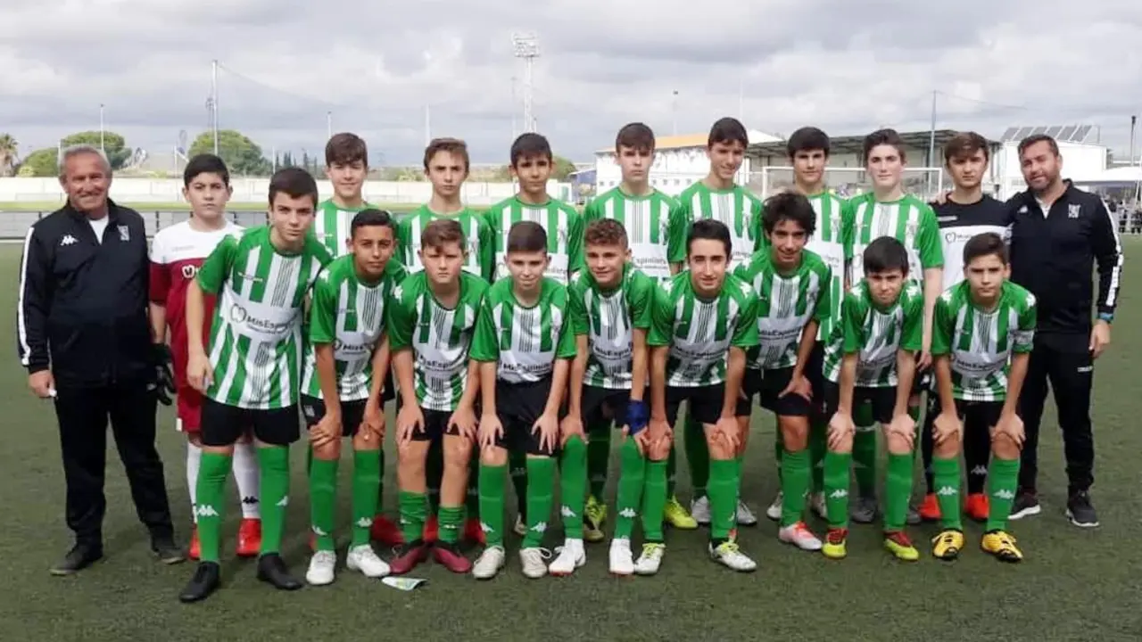 El equipo infantil A del Atl&eacute;tico Sanluque&ntilde;o en su visita a Huelva - A. I.