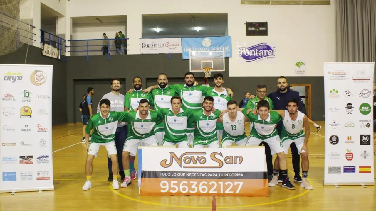 El Adesa 80 de Baloncesto antes de disputar el partido - Ra&uacute;l J. Bustillos