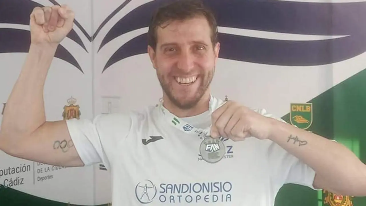 Jes&uacute;s Villegas, con la medalla obtenida en Los Barrios - A. I.