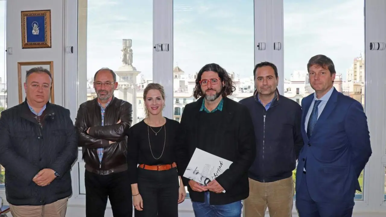 Mestre con la APC. - AI