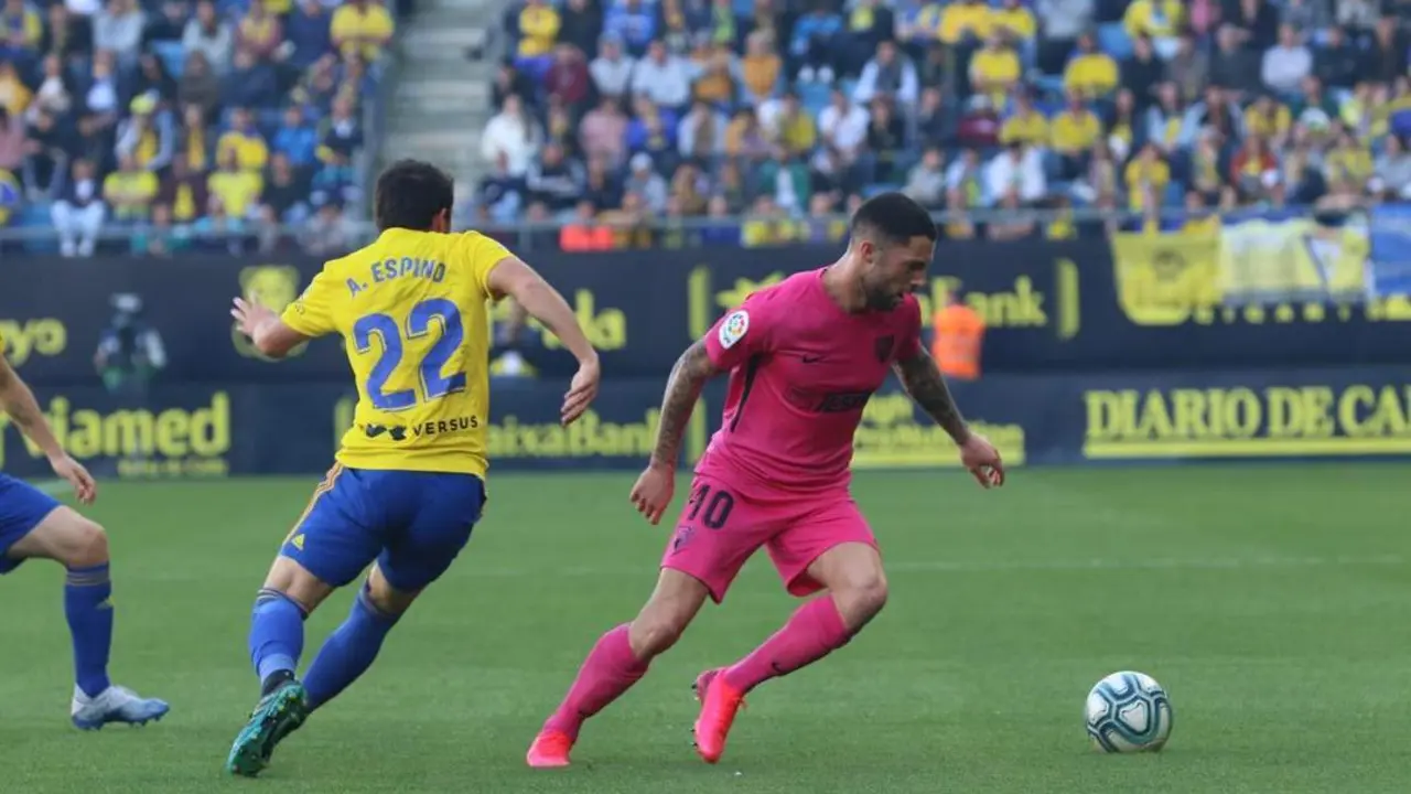El M&aacute;laga respira en el campo del l&iacute;der tras ganar 0-1