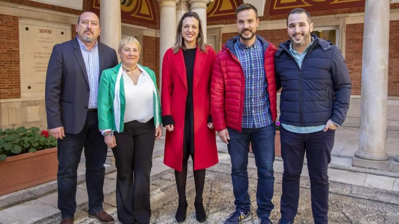Representantes del Ayuntamiento de Huelva y Teavial. - VH