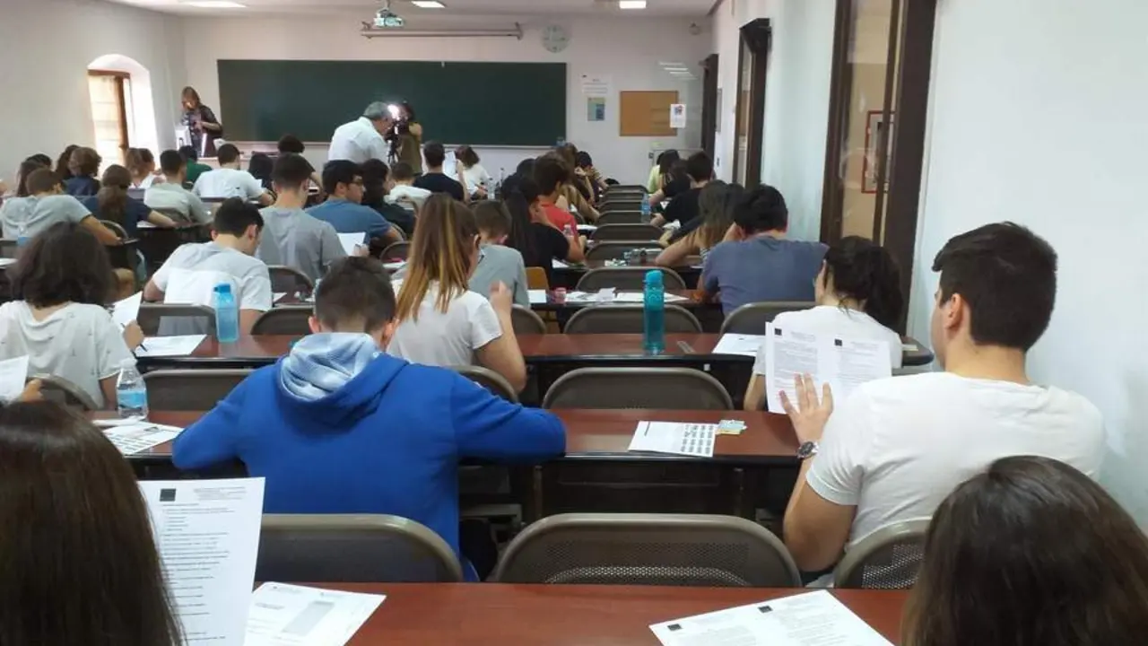 Alumnos. - UCLM