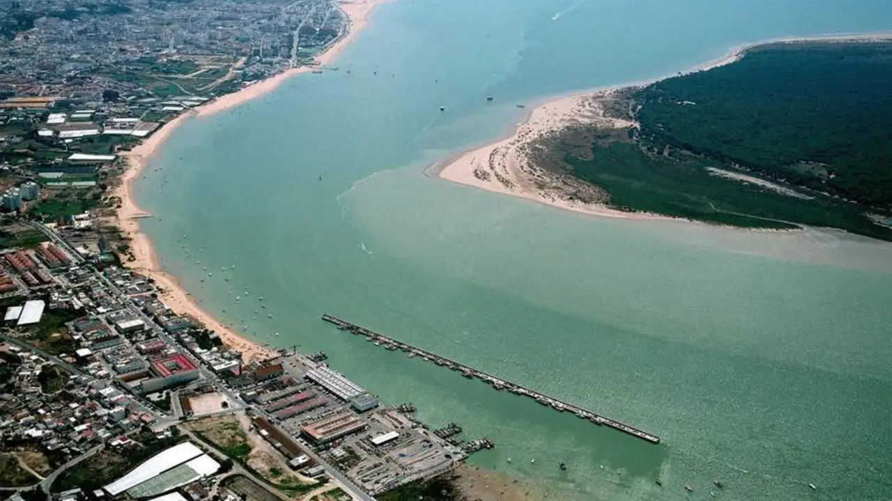 Vista a&eacute;rea de la desembocadura del Guadalquivir. - Informaci&oacute;n.